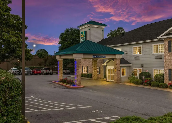 Quality Inn & Suites Hendersonville - Flat Rock