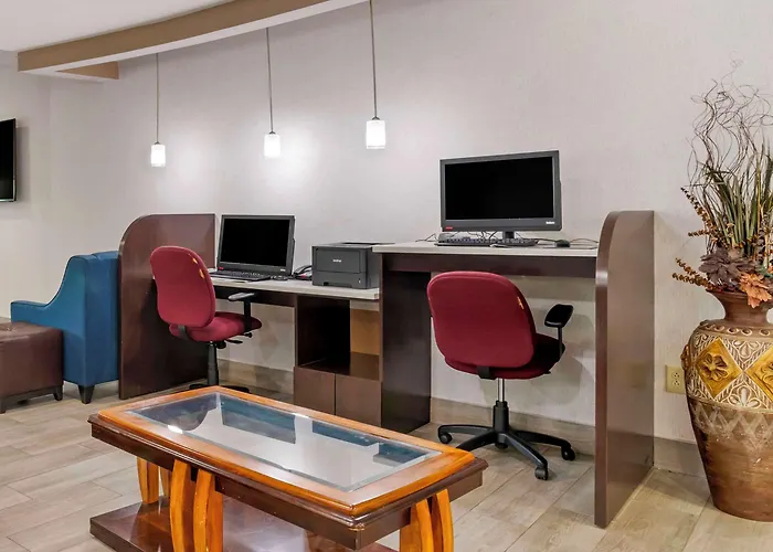 Comfort Suites At Westgate Mall